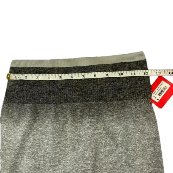 Spanx Seamless Sculpt Women’s Legging Spacedye Cloudy Grey Sizes Medium - Picture 2 of 6